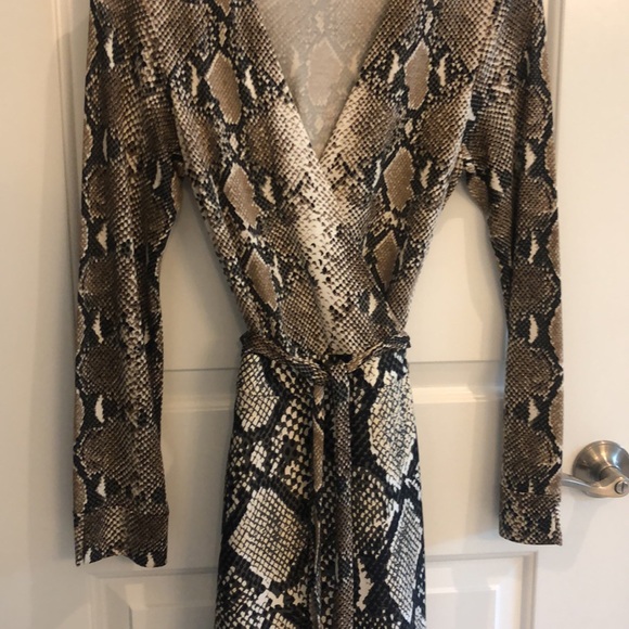 DVF wrap dress size 6 snake pattern - Picture 6 of 16
